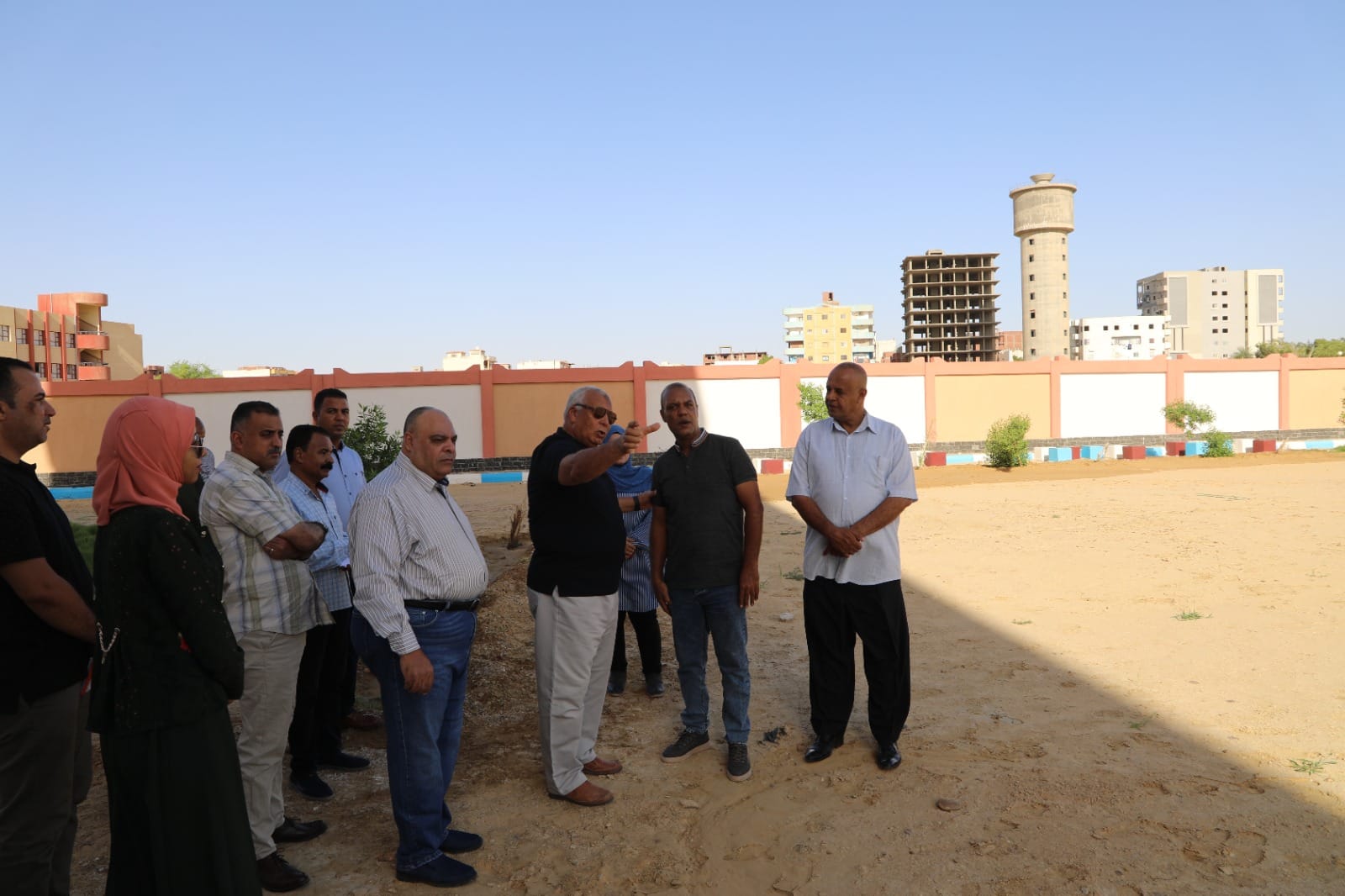 محافظ الوادي الجديد يتفقّد استعدادات المدرسة الرسمية الدولية 