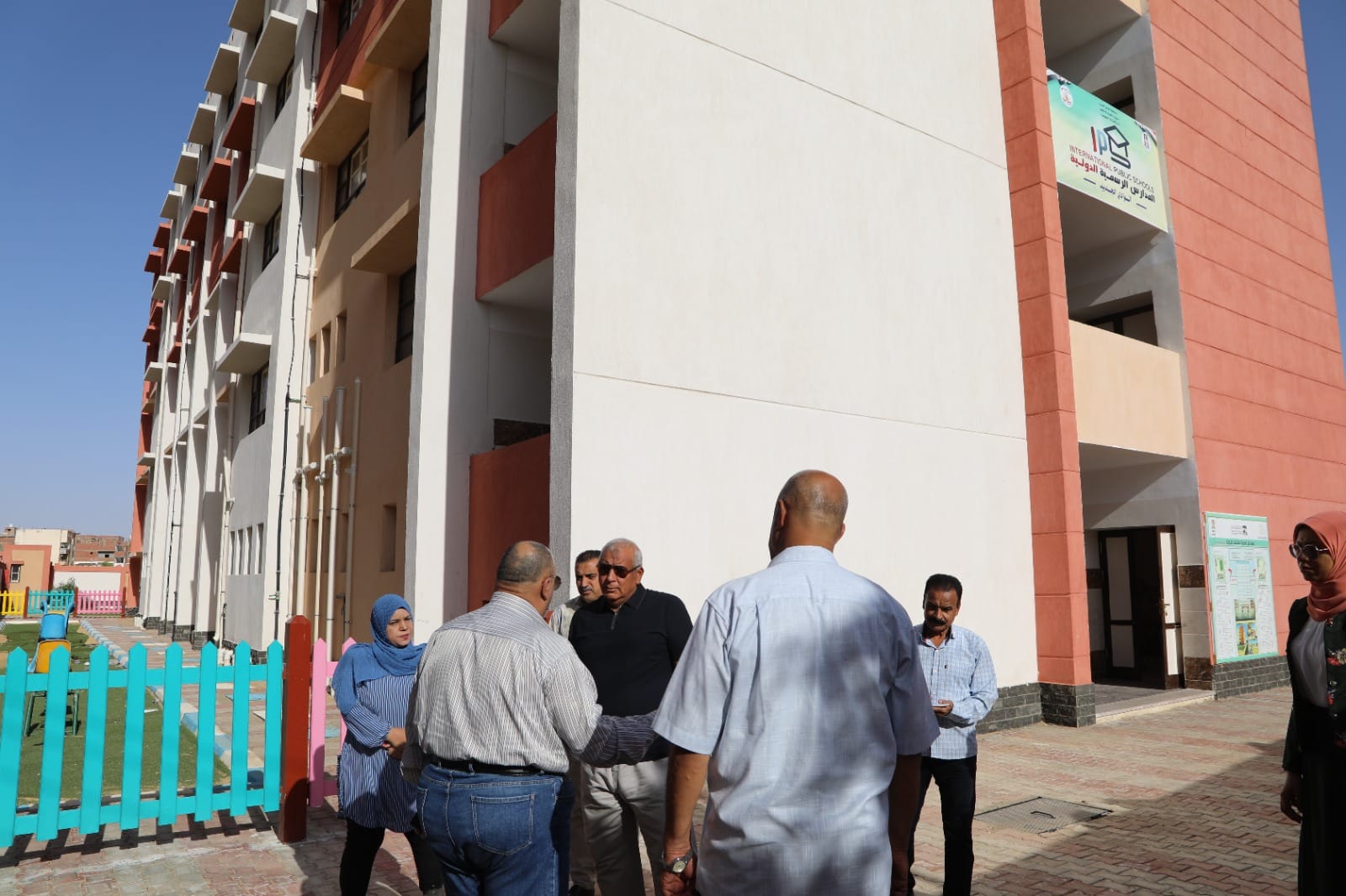 محافظ الوادي الجديد يتفقّد استعدادات المدرسة الرسمية الدولية 