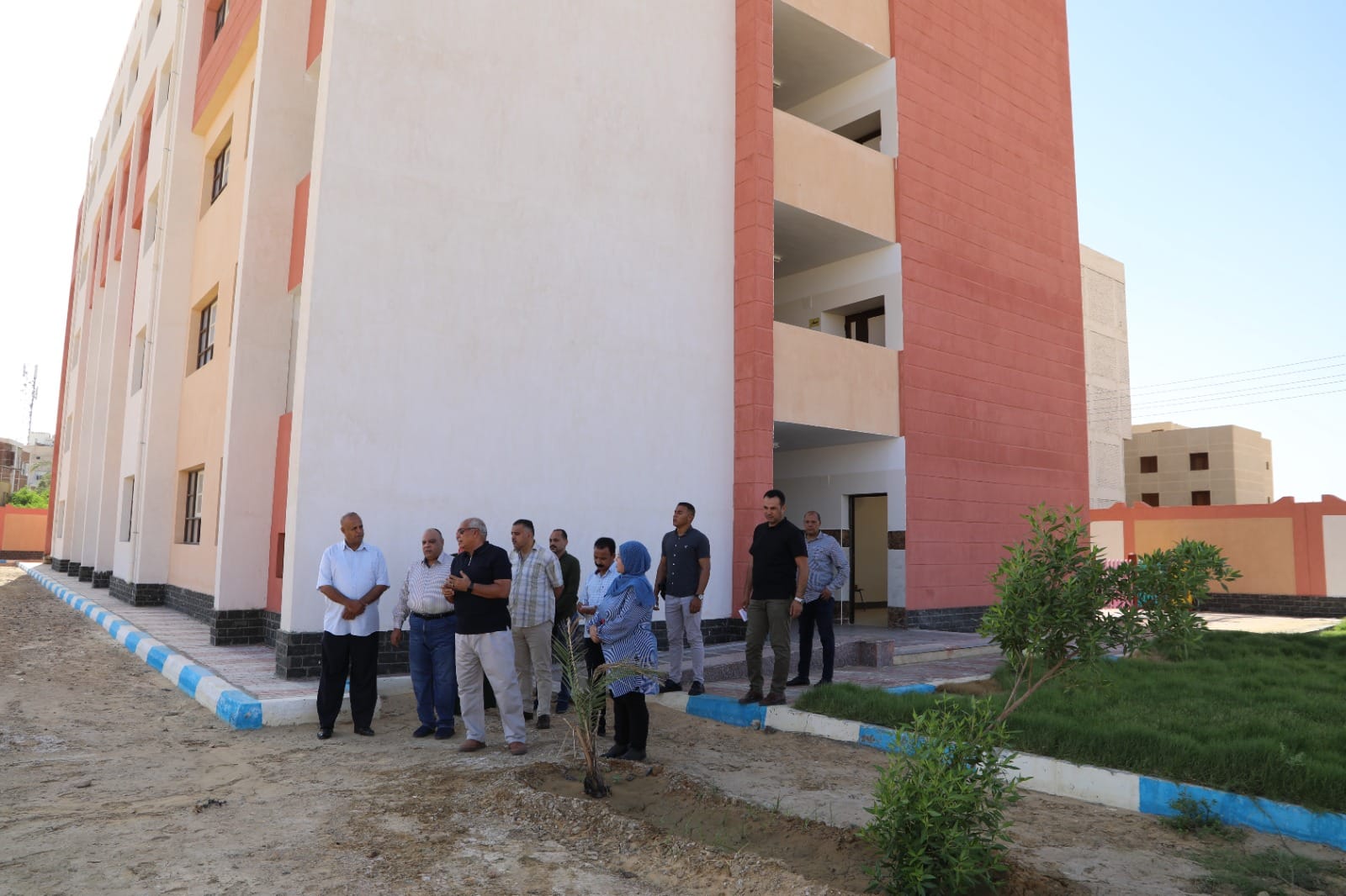 محافظ الوادي الجديد يتفقّد استعدادات المدرسة الرسمية الدولية 