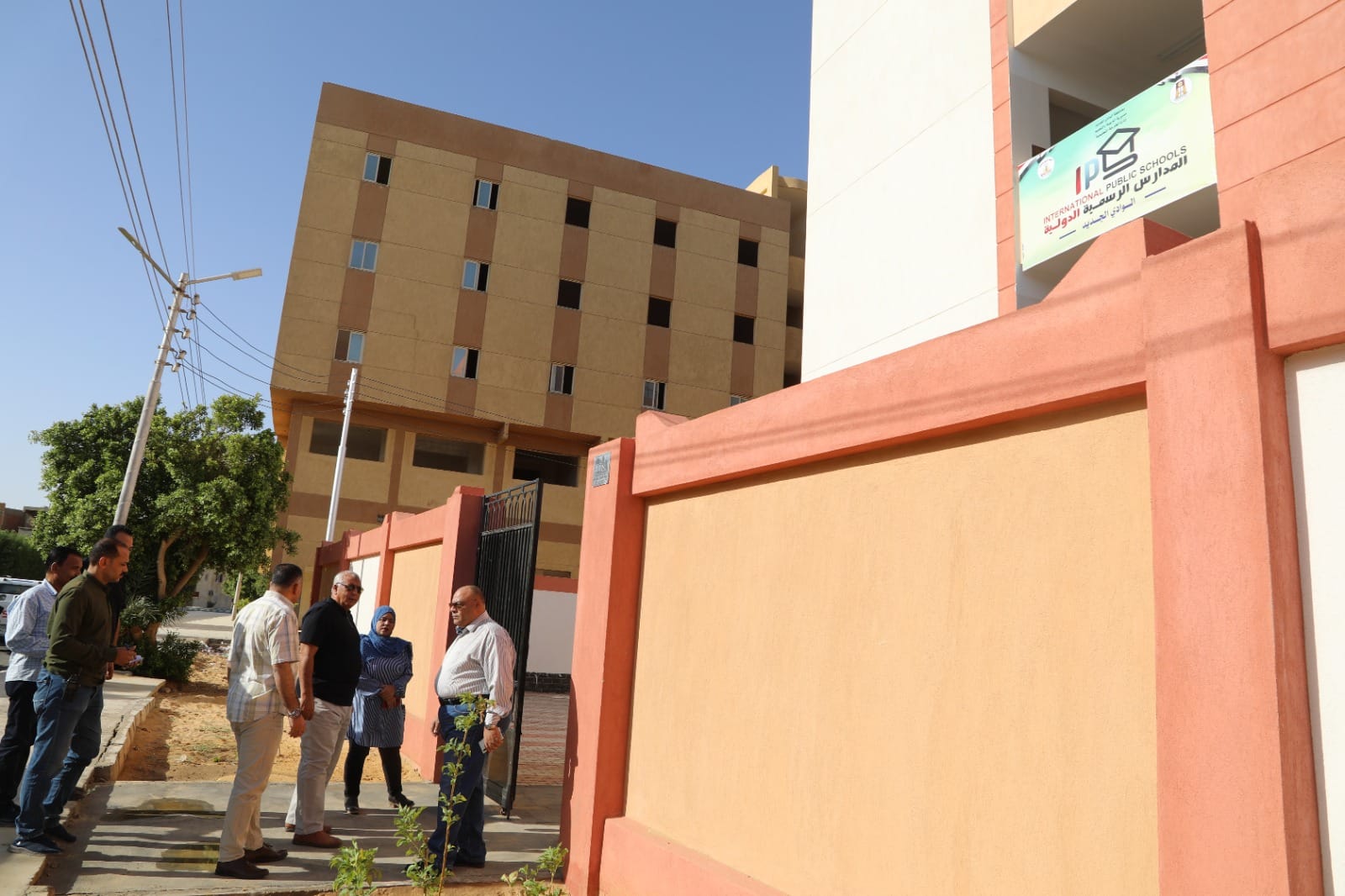 محافظ الوادي الجديد يتفقّد استعدادات المدرسة الرسمية الدولية 