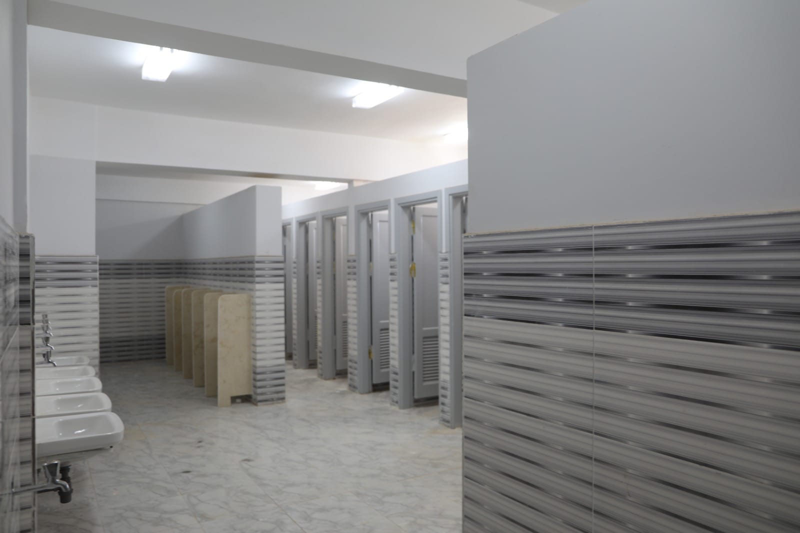 محافظ الوادي الجديد يتفقّد استعدادات المدرسة الرسمية الدولية 