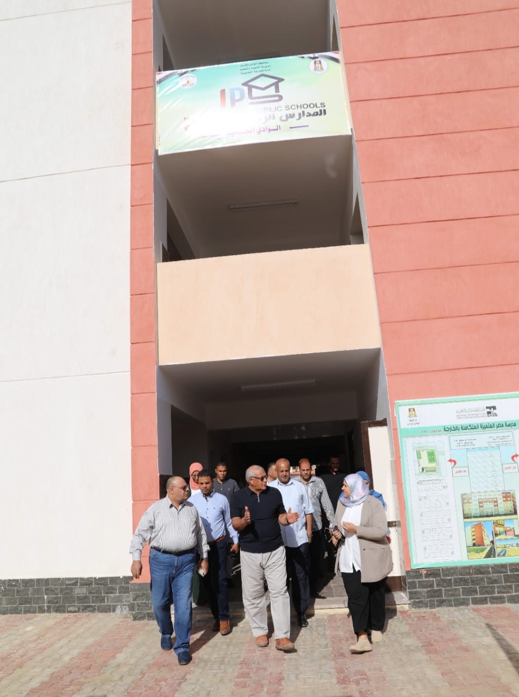 محافظ الوادي الجديد يتفقّد استعدادات المدرسة الرسمية الدولية 