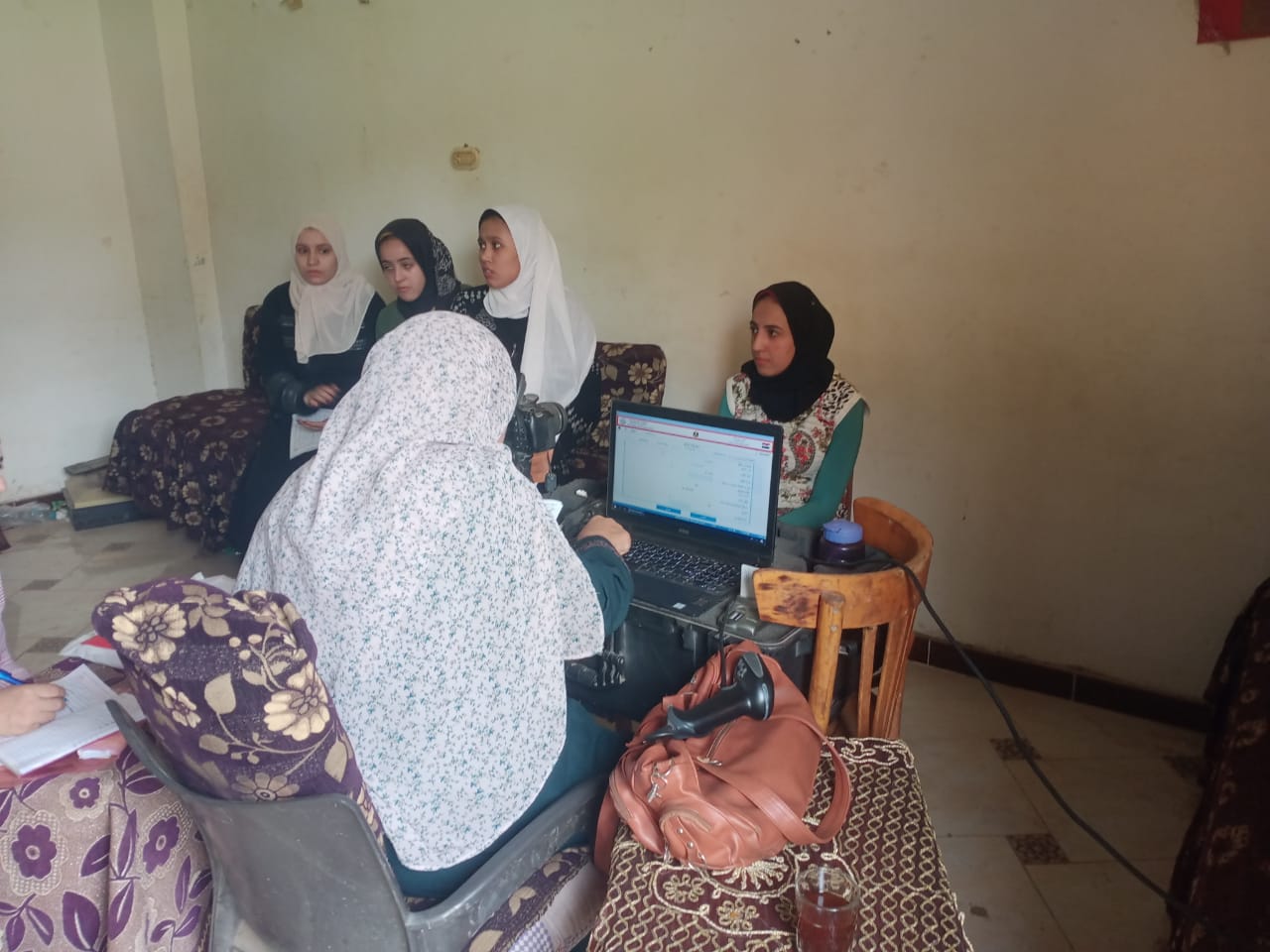 القومي للمراة باسيوط يستخرج 90 بطاقة رقم قومي للسيدات بقرية الشيخ شحاتة