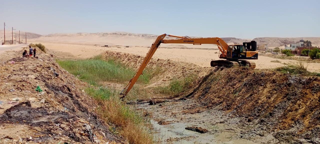 تطهير مخرات السيول بالحوطا الشرقية ديروط