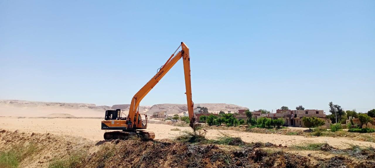 تطهير مخرات السيول بالحوطا الشرقية ديروط