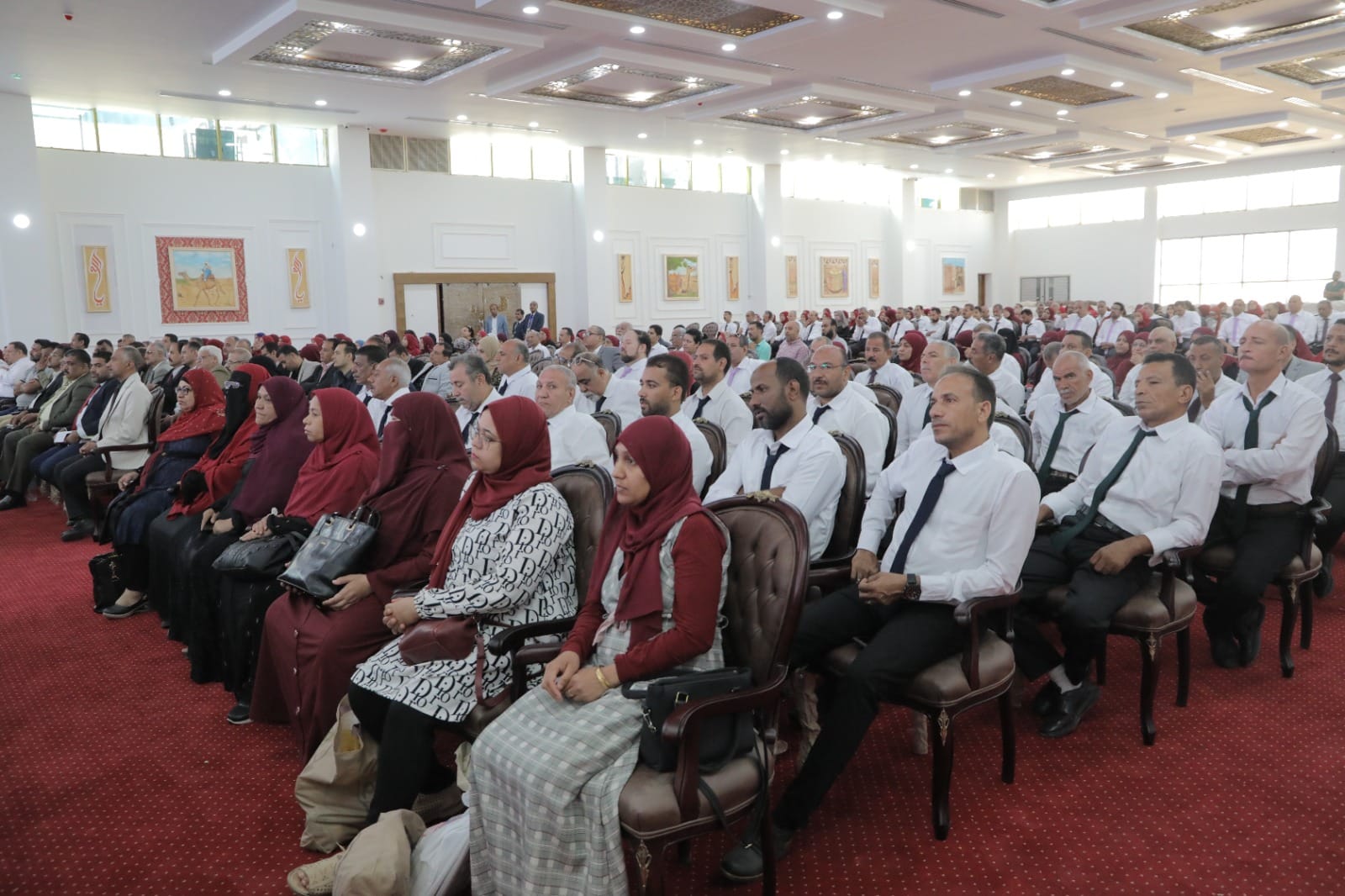 محافظ الوادي الجديد يترأس أول اجتماع للمجلس التنفيذي بمقر العاصمة الإدارية الجديدة