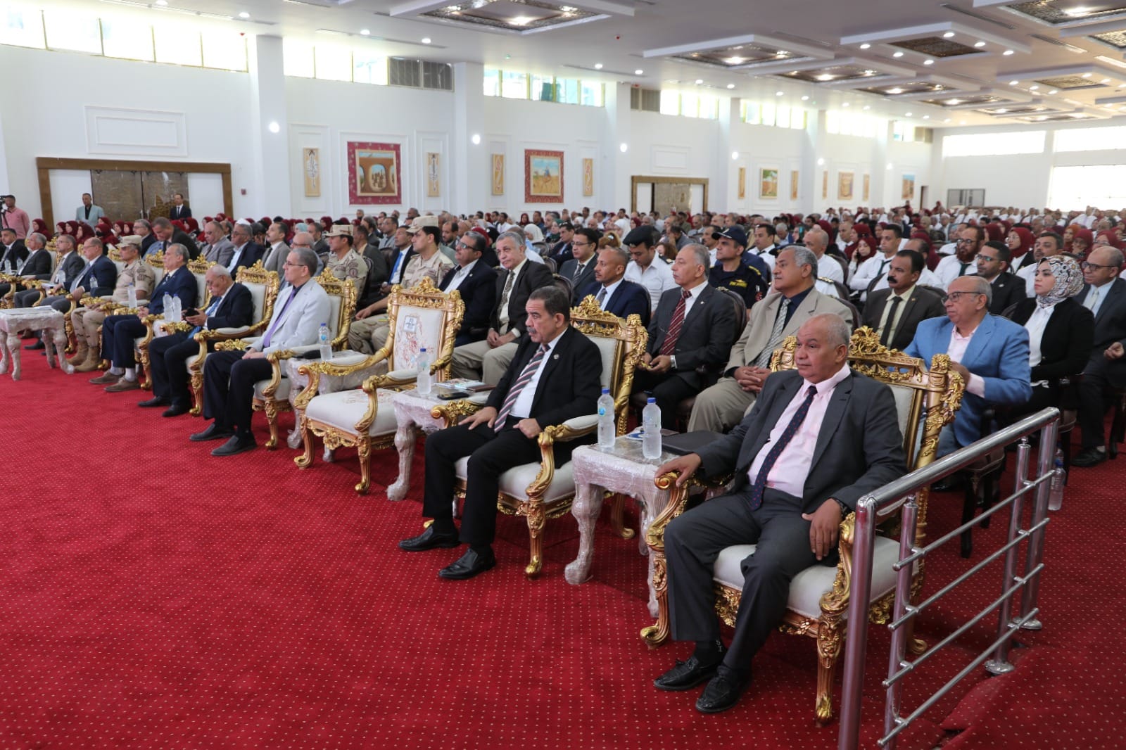 محافظ الوادي الجديد يترأس أول اجتماع للمجلس التنفيذي بمقر العاصمة الإدارية الجديدة