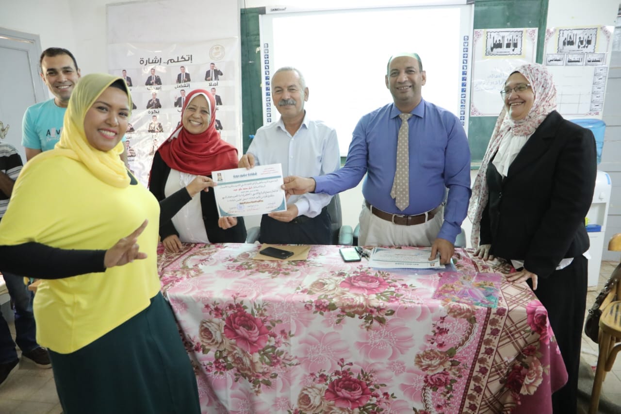 ختام فعاليات الحقيبة التدريبية للغة الإشارة للعاملين بالتعليم والمديريات الخدمية 