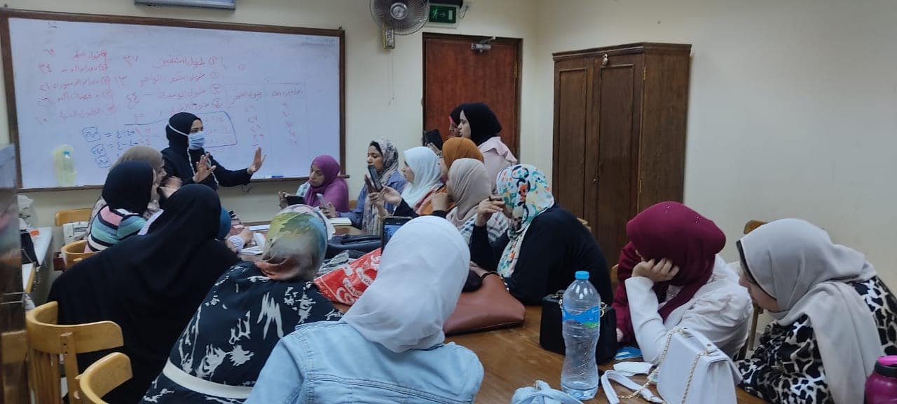 ورش التفصيل والخياطة تواصل فعالياتها بقصر ثقافة أسيوط 