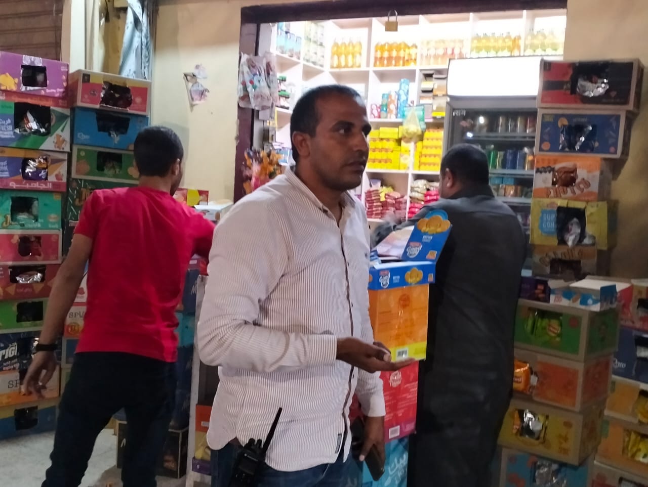 حي شرق اسيوط يشن حملة لرفع الاشغالات في شارع الجلاء