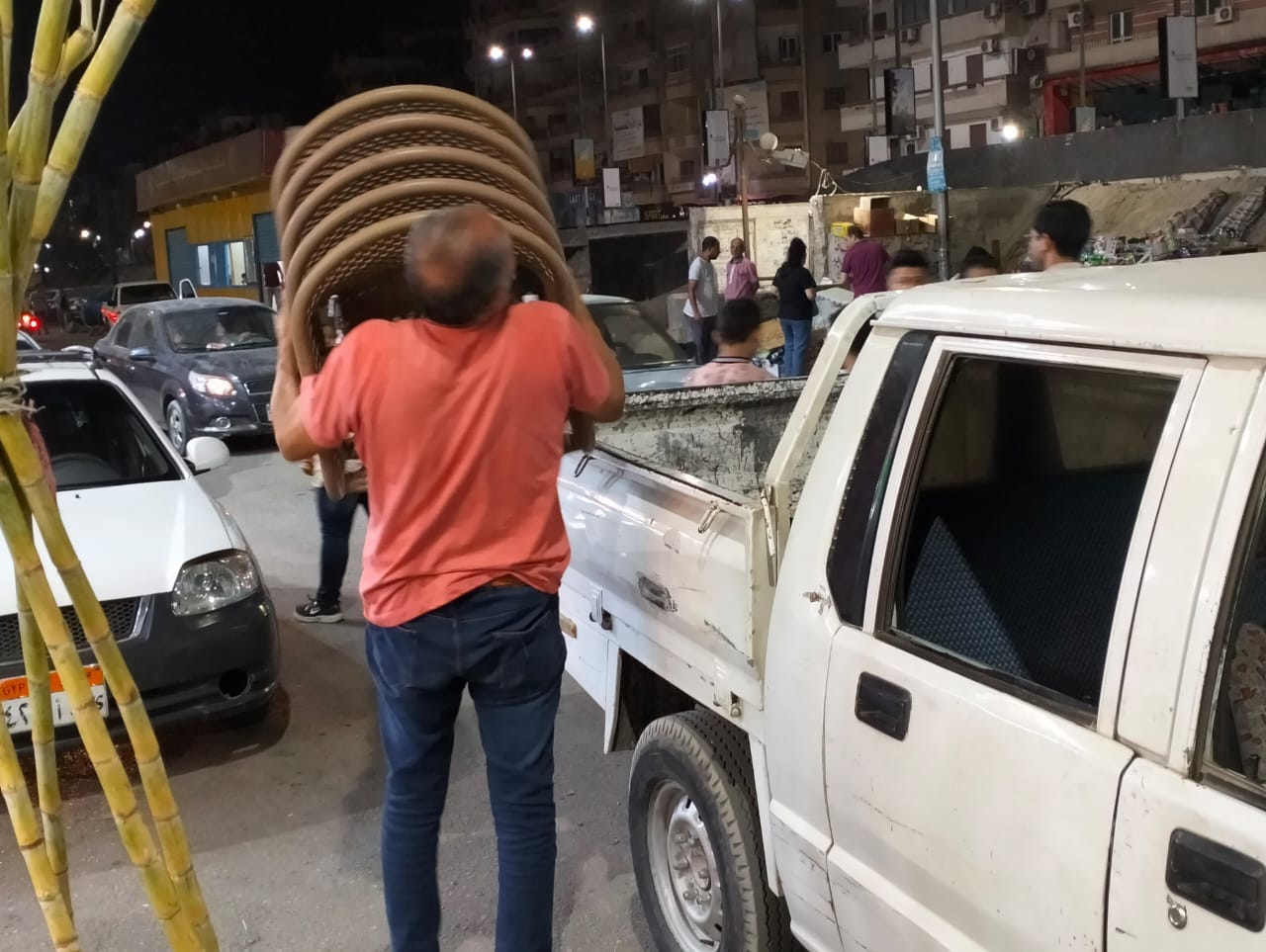 حي شرق اسيوط يشن حملة لرفع الاشغالات في شارع الجلاء