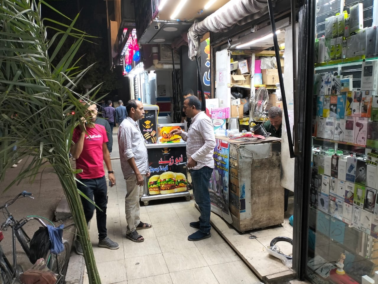 حي شرق اسيوط يشن حملة لرفع الاشغالات في شارع الجلاء