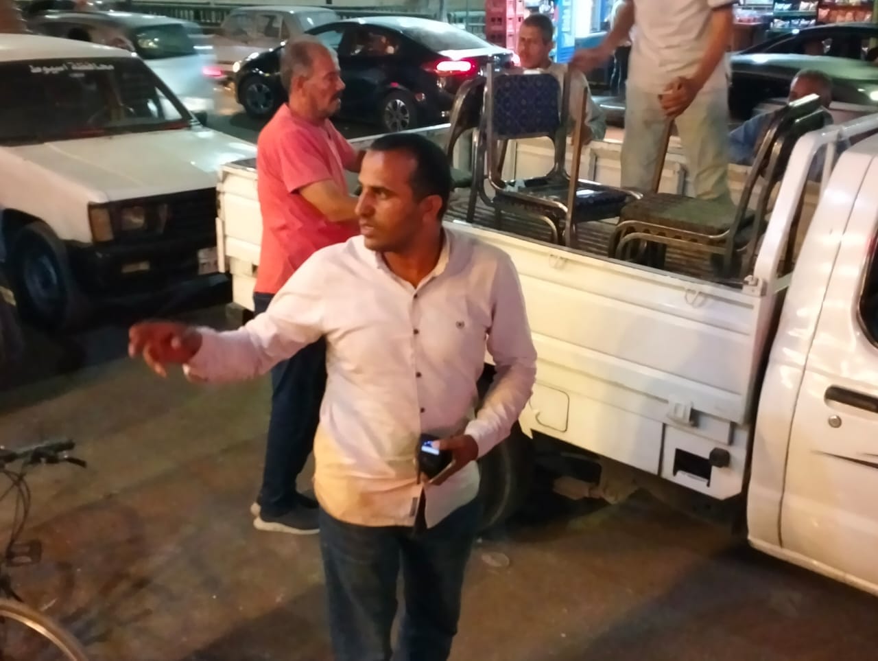 حي شرق اسيوط يشن حملة لرفع الاشغالات في شارع الجلاء