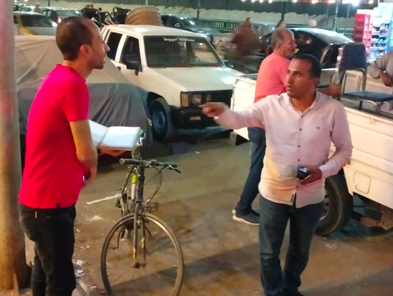 حي شرق اسيوط يشن حملة لرفع الاشغالات في شارع الجلاء