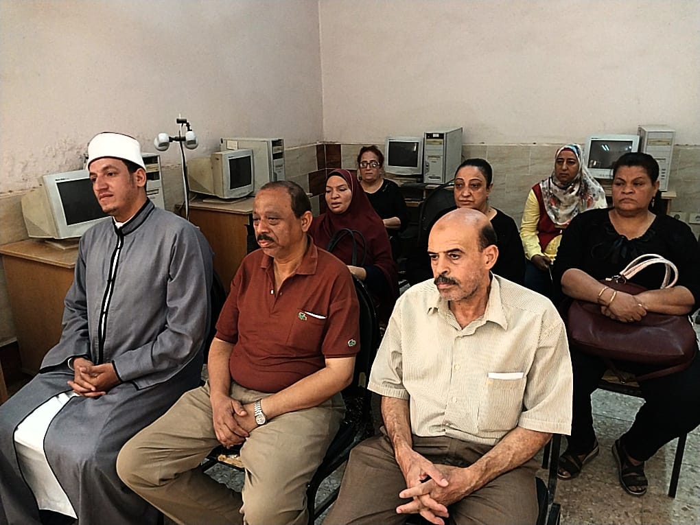 ثقافة منفلوط تناقش مخاطر الانترنت في محاضرة تثقيفية 