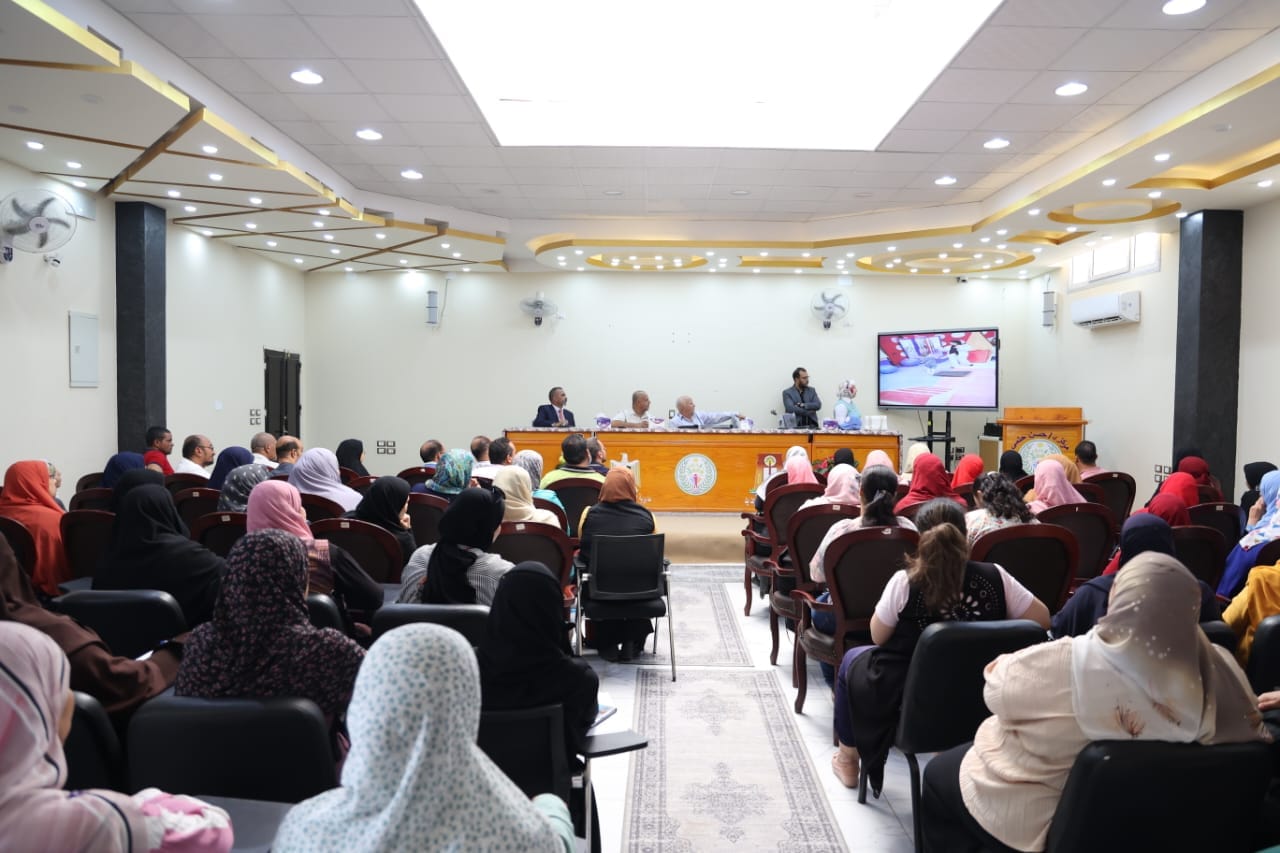 برنامج تدريبي للمعلمين عن الكشف المبكر للاضطرابات النمائية لطلاب المدارس بالوادي الجديد