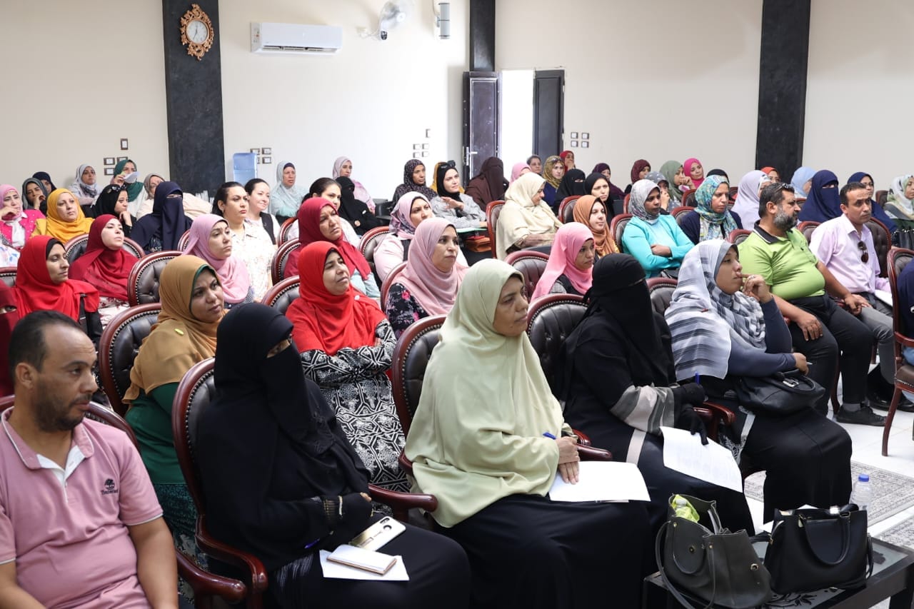 برنامج تدريبي للمعلمين عن الكشف المبكر للاضطرابات النمائية لطلاب المدارس بالوادي الجديد