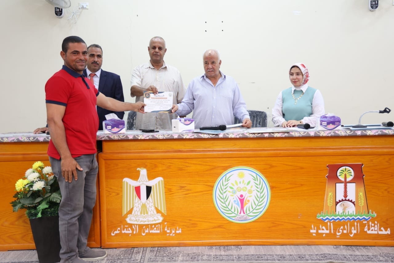 برنامج تدريبي للمعلمين عن الكشف المبكر للاضطرابات النمائية لطلاب المدارس بالوادي الجديد