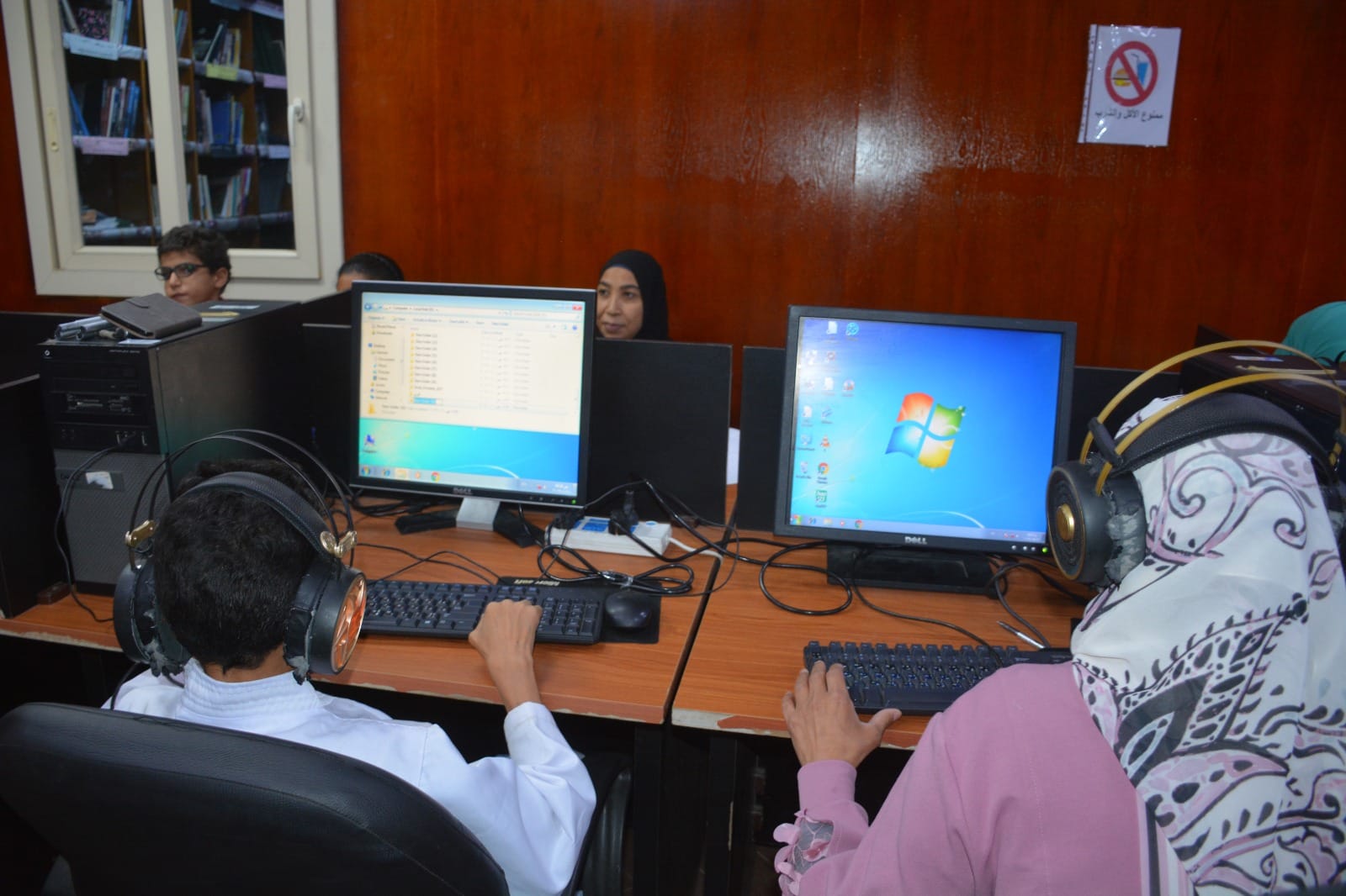 محافظ الوادي الجديد يتفقد البرنامج التدريبي للمكفوفين وضعاف البصر بالخارجة