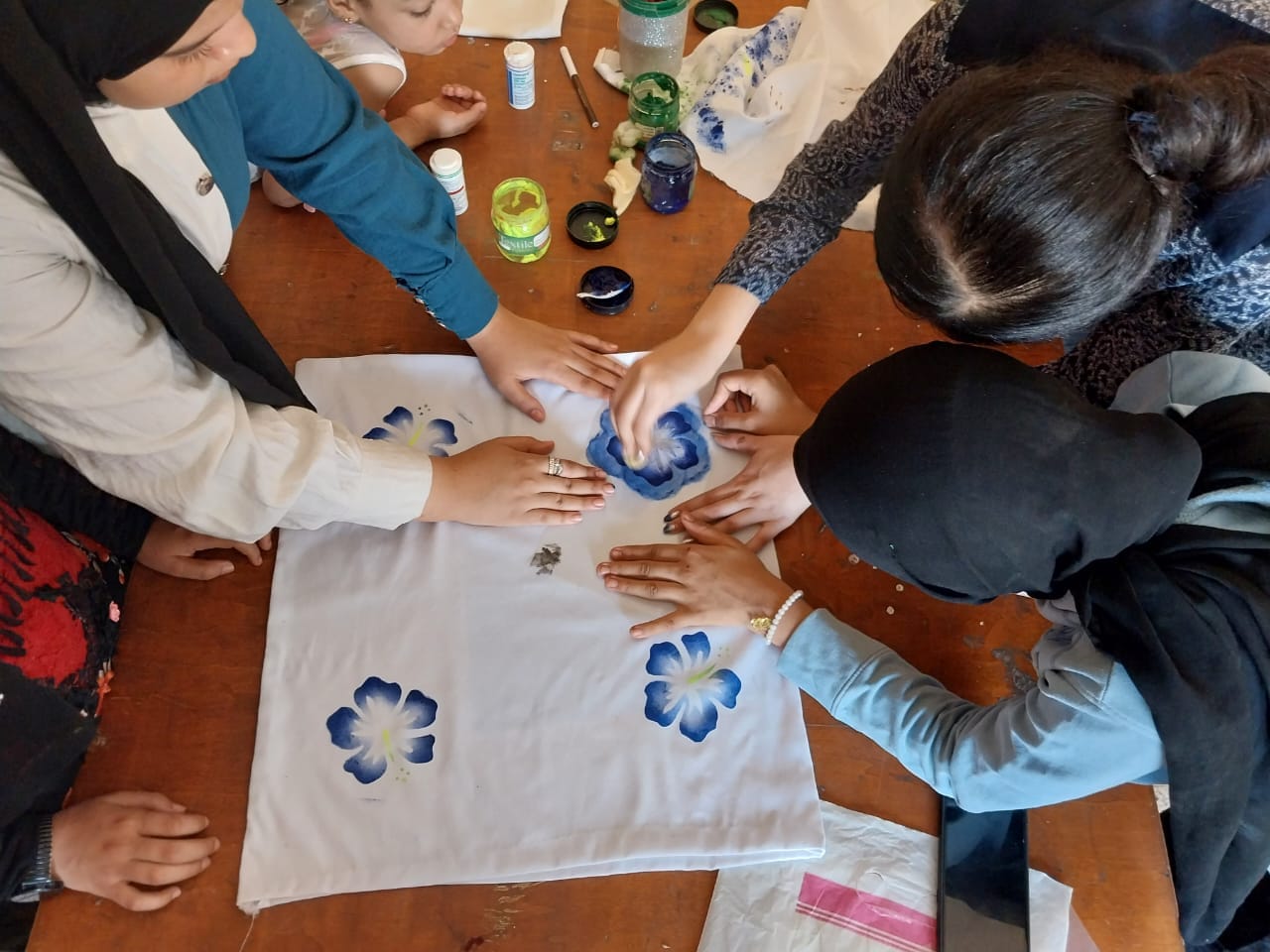 قصر ثقافة الغنايم يختتم ورش أشغال فنية للطباعة علي القماش 