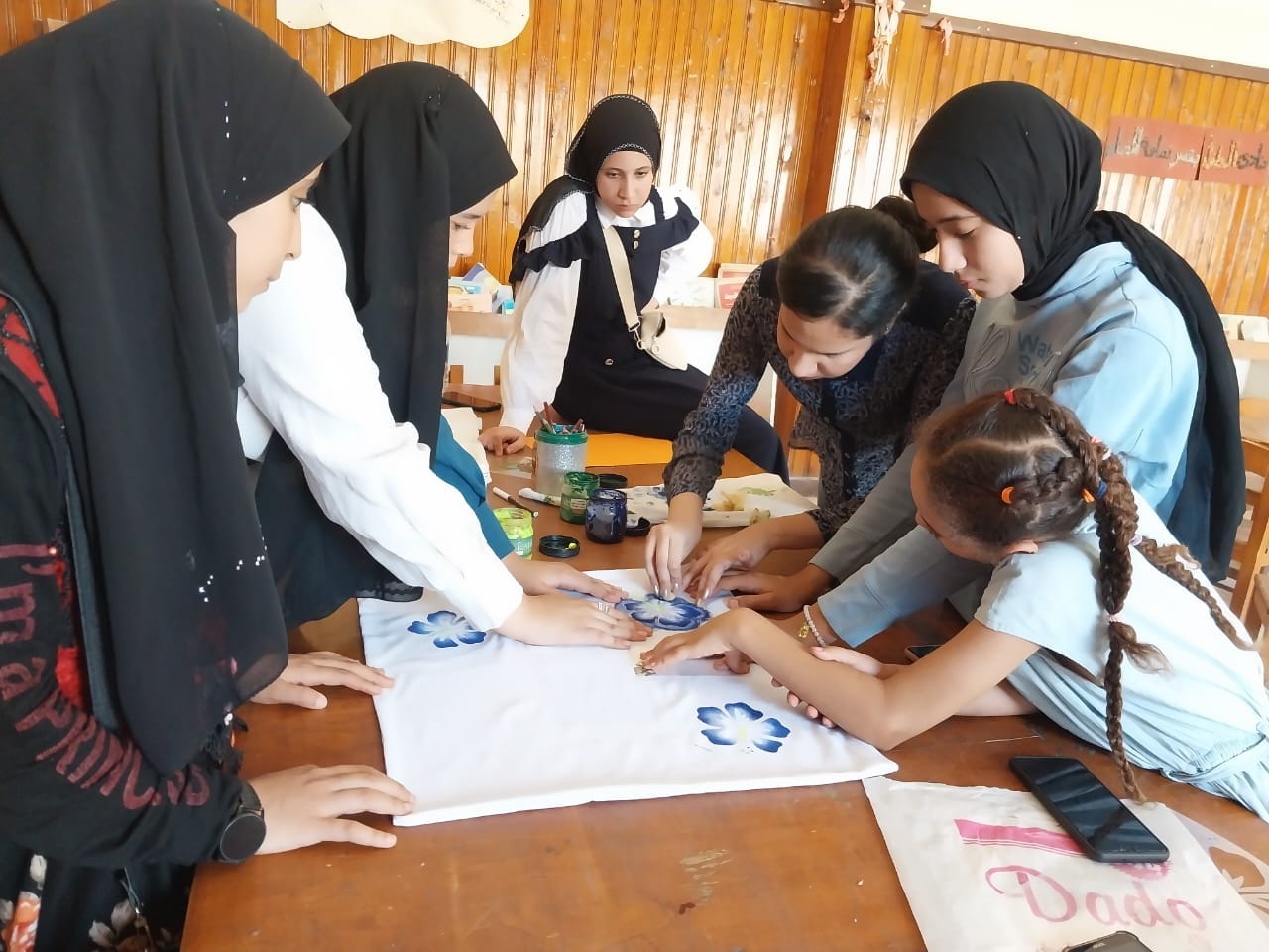 قصر ثقافة الغنايم يختتم ورش أشغال فنية للطباعة علي القماش 