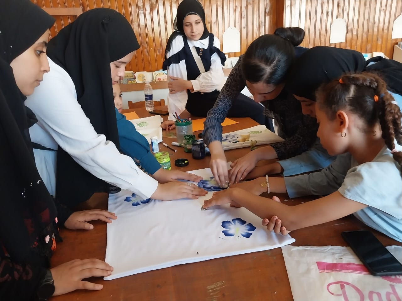 قصر ثقافة الغنايم يختتم ورش أشغال فنية للطباعة علي القماش 