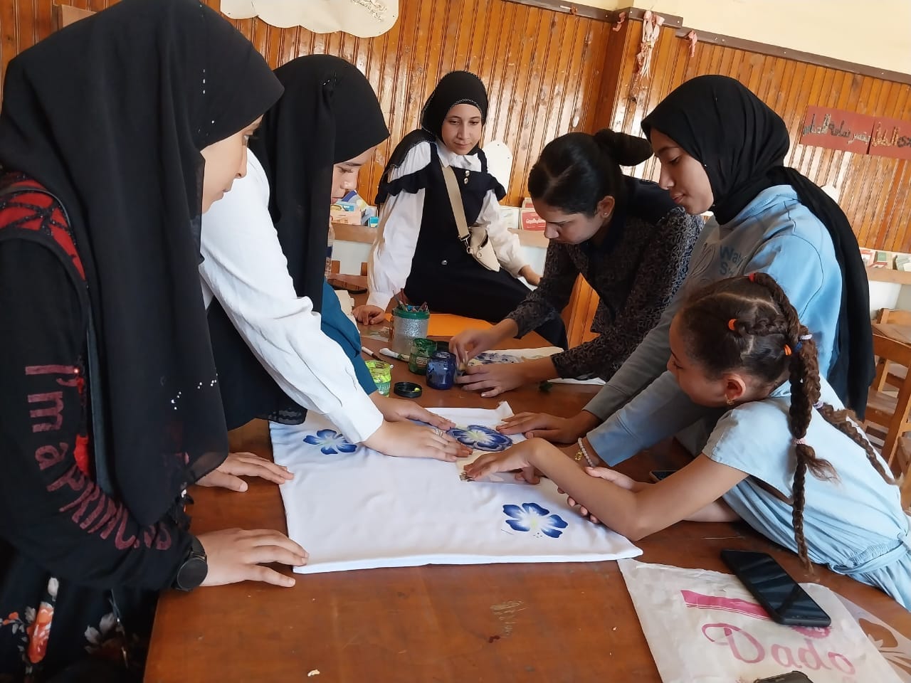 قصر ثقافة الغنايم يختتم ورش أشغال فنية للطباعة علي القماش 