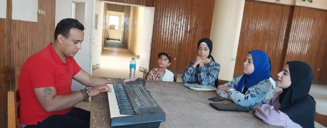 انشطة الغناء والموسيقى تواصل فعاليتها بقصر ثقافة الغنايم 