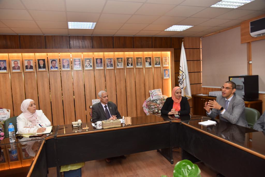 جامعة أسيوط تعقد اجتماعاً مع الوكالة الأمريكية للتنمية الدولية