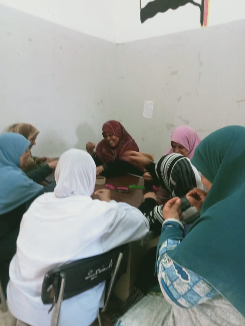 ورشة اشغال يدوية لعمل اكسسوارات ببيت ثقافة المنيرة بالوادي الجديد