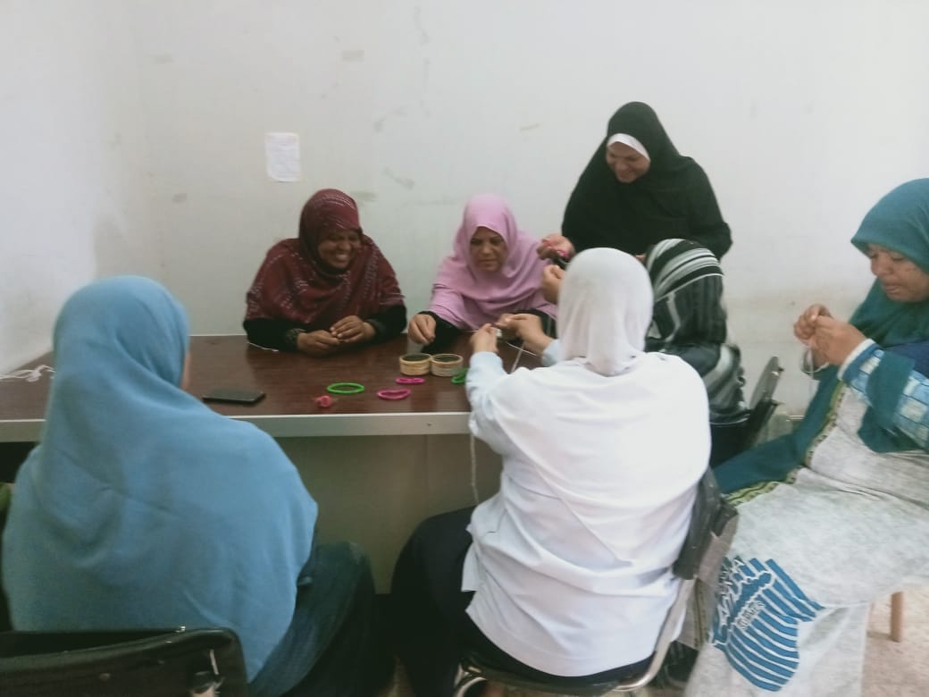 ورشة اشغال يدوية لعمل اكسسوارات ببيت ثقافة المنيرة بالوادي الجديد