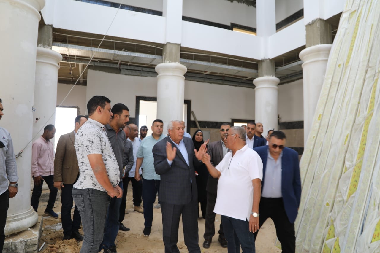 محافظ الوادي الجديد يتابع التجهيزات النهائية بمقر 