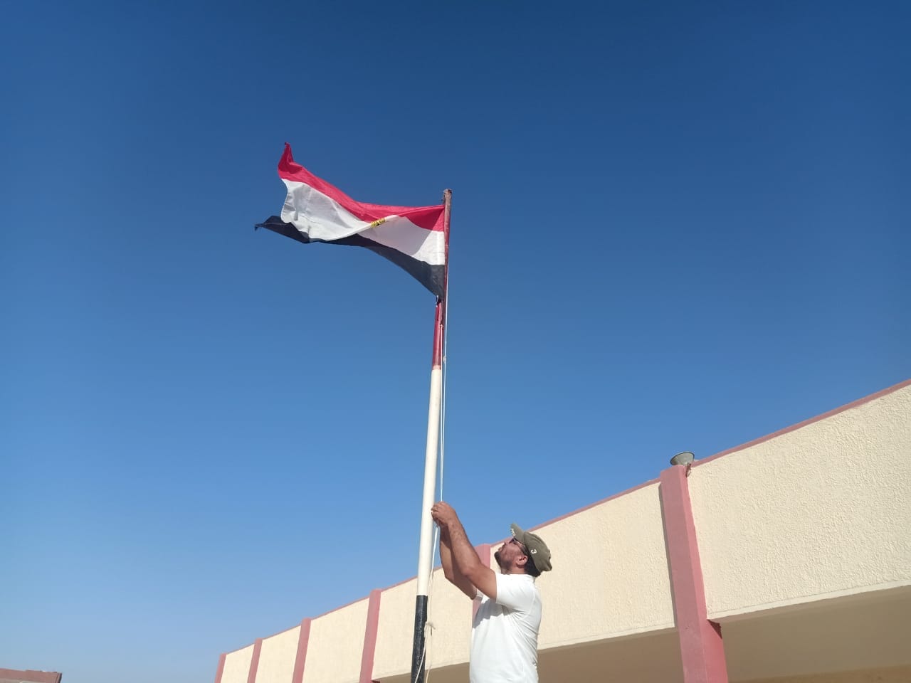 وكيل التعليم بالوادي الجديد يتابع جاهزية ادارة الفرافرة التعليمية لاستقبال العام الدراسي