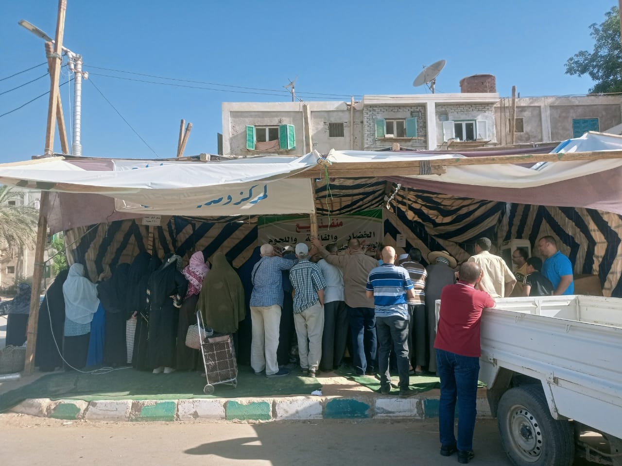 محافظة الوادي الجديد تستمر في طرح الدواجن والخضروات والفاكهة بأسعار مخفضة للمواطنين