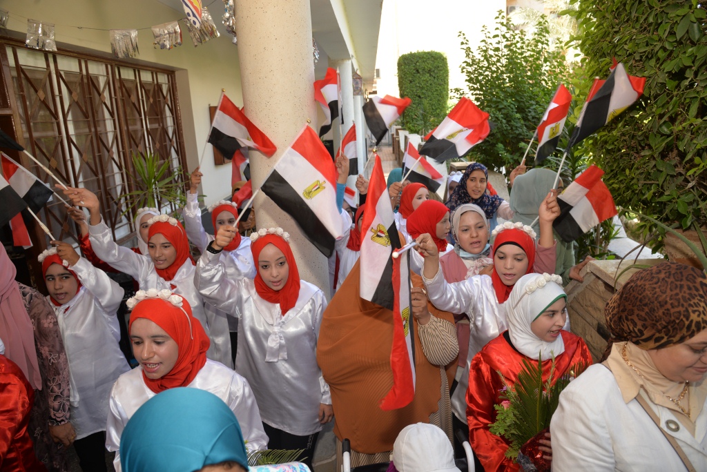 محافظ أسيوط ورئيسة المجلس القومي للمرأة يتفقدان المطبخ المصري لتدريب النساء بالفتح