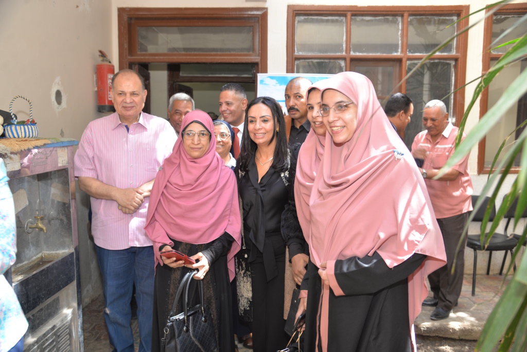 محافظ أسيوط ورئيسة المجلس القومي للمرأة يتفقدان المطبخ المصري لتدريب النساء بالفتح