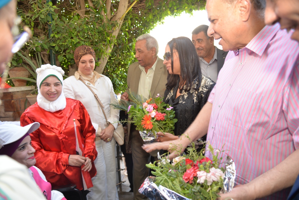 محافظ أسيوط ورئيسة المجلس القومي للمرأة يتفقدان المطبخ المصري لتدريب النساء بالفتح