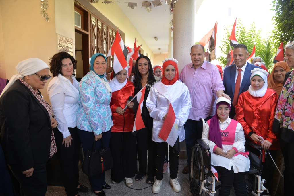 محافظ أسيوط ورئيسة المجلس القومي للمرأة يتفقدان المطبخ المصري لتدريب النساء بالفتح