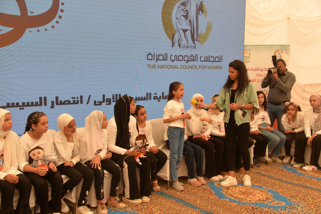 محافظ أسيوط ورئيسة القومي للمرأة يشهدان ميسرات نورة للفتيات بقرى حياة كريمة