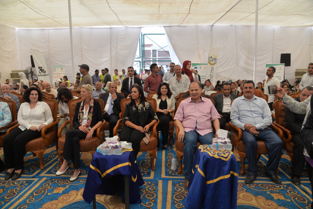 محافظ أسيوط ورئيسة القومي للمرأة يشهدان ميسرات نورة للفتيات بقرى حياة كريمة