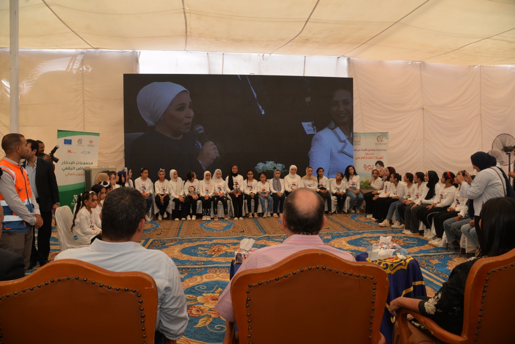 محافظ أسيوط ورئيسة القومي للمرأة يشهدان ميسرات نورة للفتيات بقرى حياة كريمة