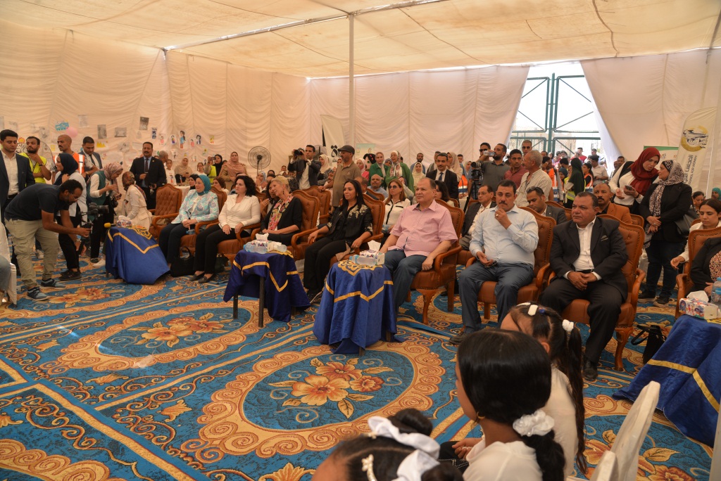 محافظ أسيوط ورئيسة القومي للمرأة يشهدان ميسرات نورة للفتيات بقرى حياة كريمة