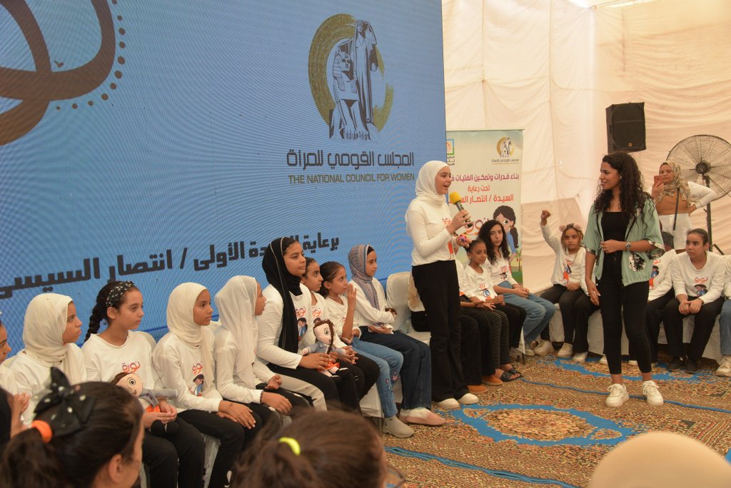 محافظ أسيوط ورئيسة القومي للمرأة يشهدان ميسرات نورة للفتيات بقرى حياة كريمة