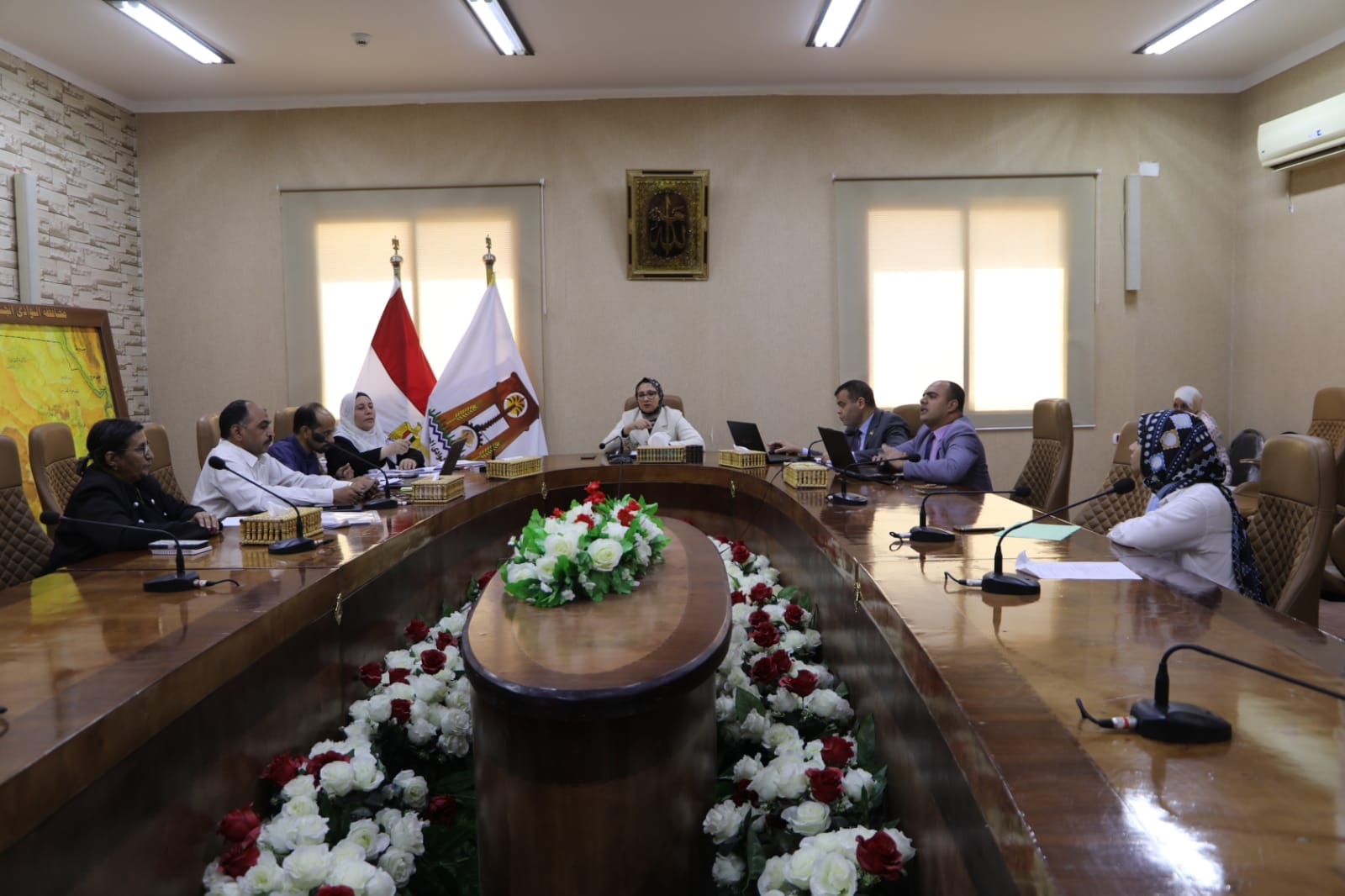 نائب محافظ الوادي الجديد تتابع أعمال لجنة المبادرة الوطنية للمشروعات الخضراء الذكية 