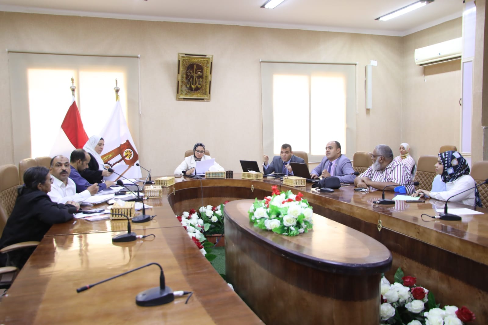 نائب محافظ الوادي الجديد تتابع أعمال لجنة المبادرة الوطنية للمشروعات الخضراء الذكية 