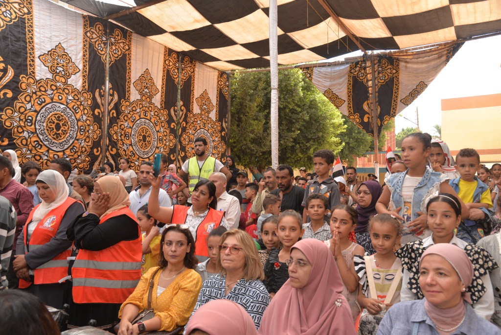 محافظ أسيوط ورئيس المجلس القومي للمرأة يشهدان أمسية 