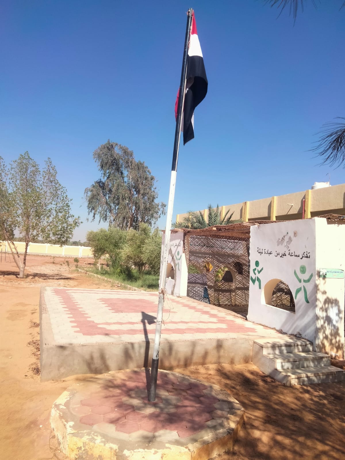  إدارة الداخلة التعليمية تتابع جاهزية مدارسها لإستقبال العام الدراسى الجديد