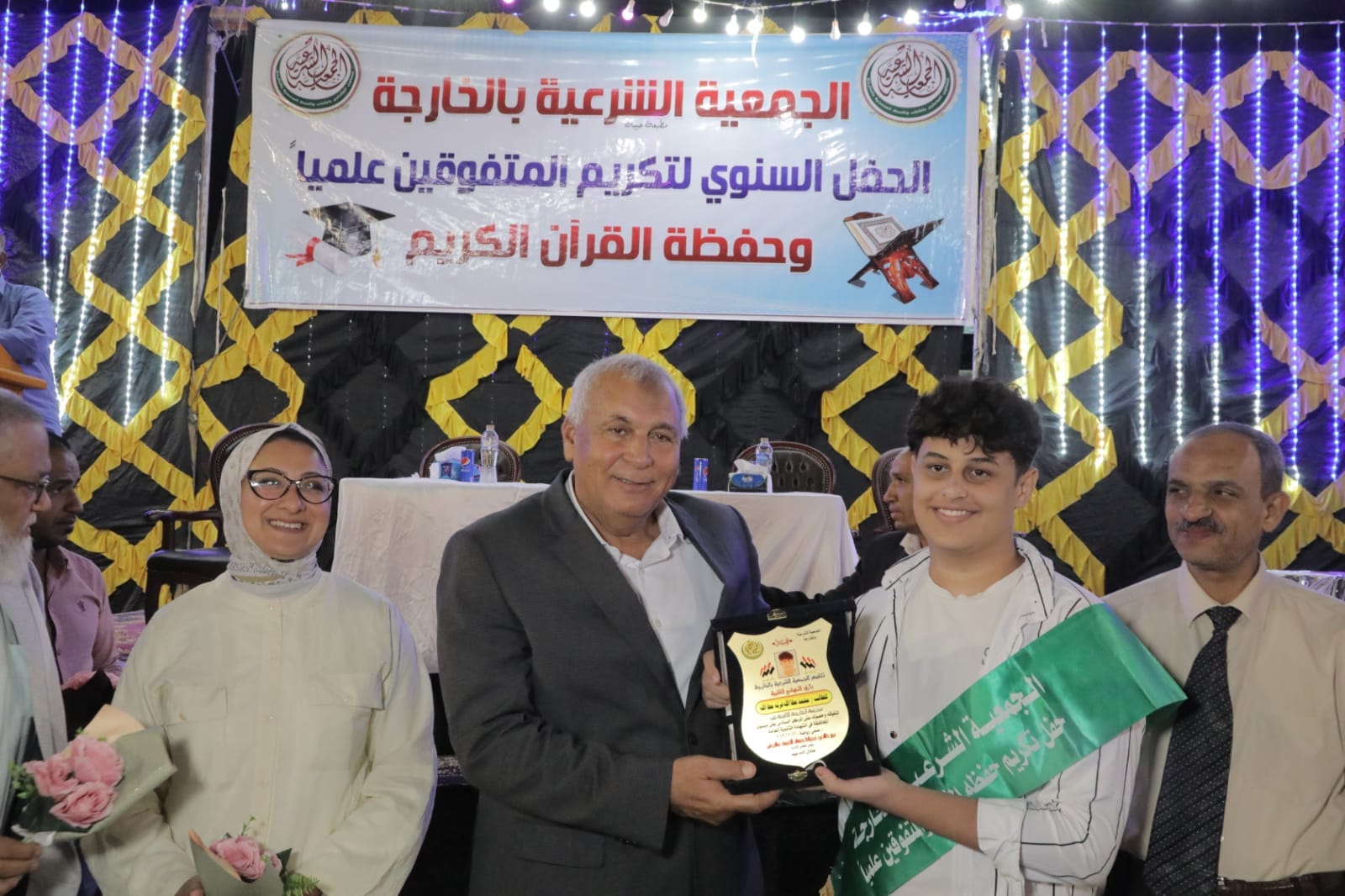 محافظ الوادي الجديد يشهد حفل الجمعية الشرعية لتكريم المتفوقين 