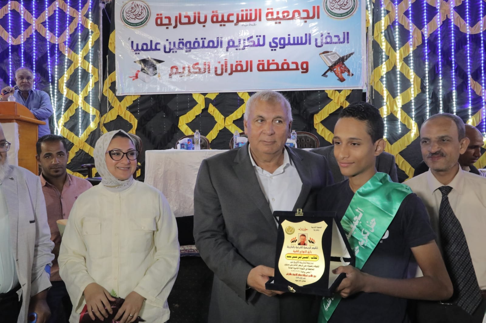 محافظ الوادي الجديد يشهد حفل الجمعية الشرعية لتكريم المتفوقين 