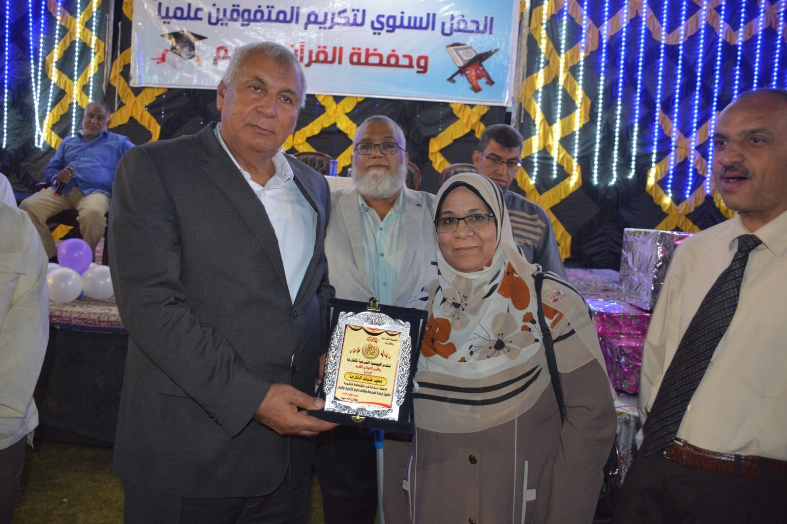 محافظ الوادي الجديد يشهد حفل الجمعية الشرعية لتكريم المتفوقين 